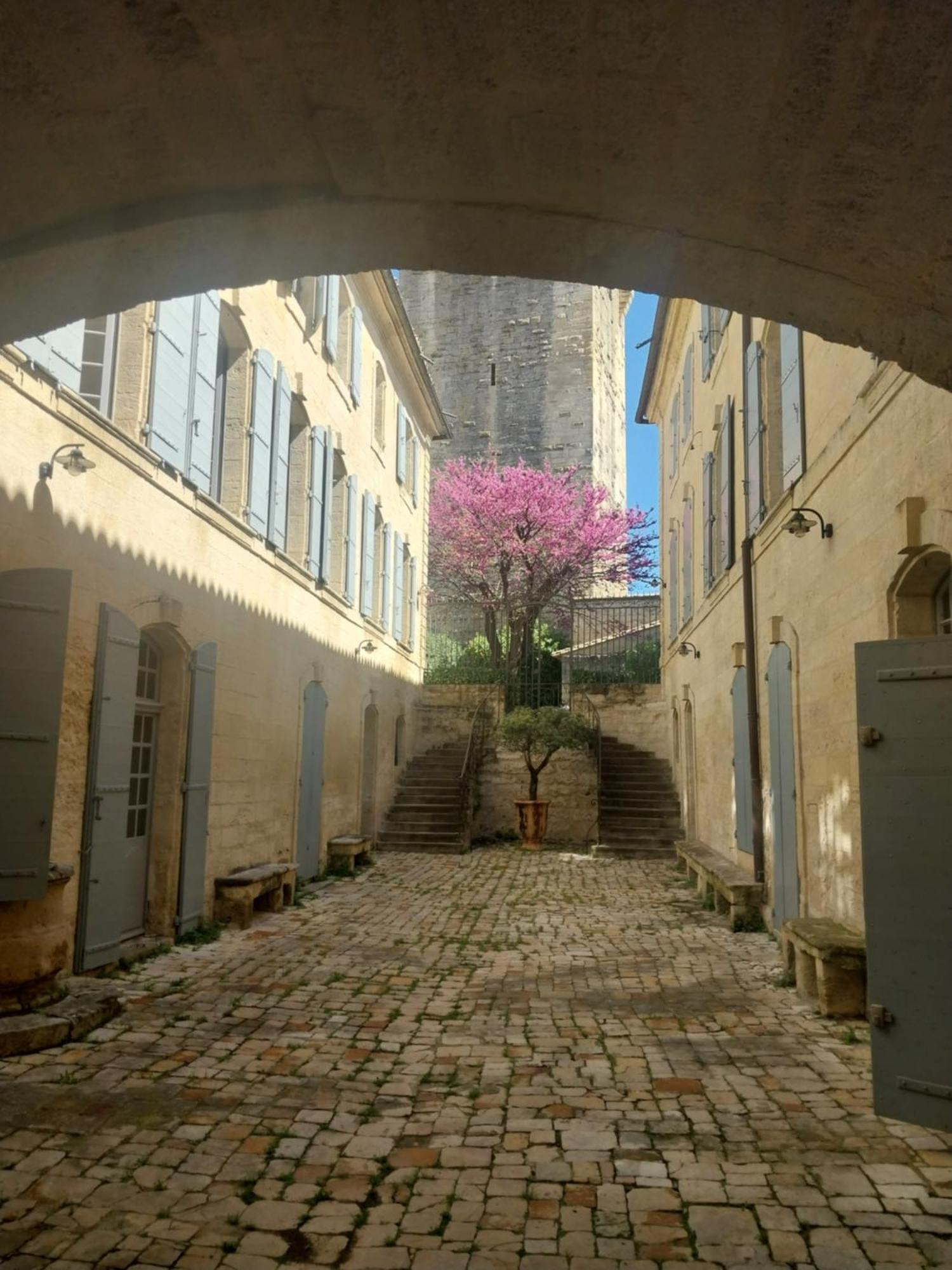 Studio Au Centre Historique D'Uzes Exterior photo