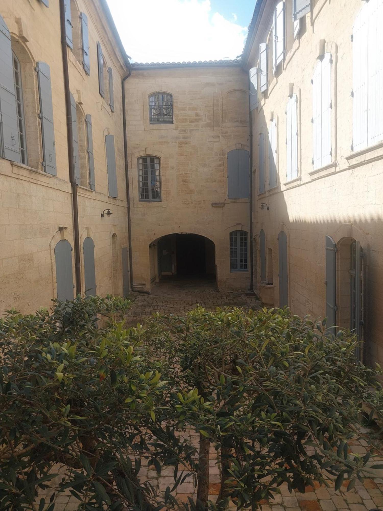 Studio Au Centre Historique D'Uzes Exterior photo